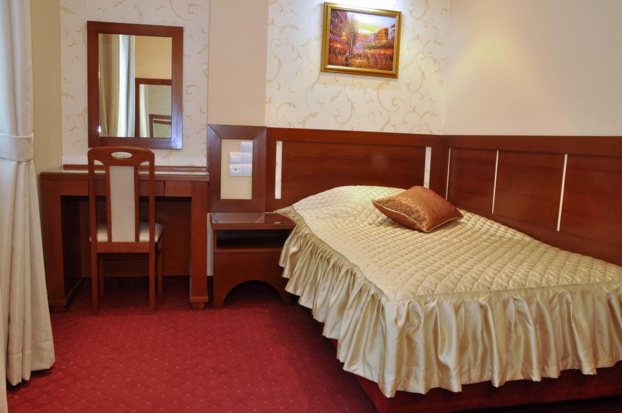 Hotel Botika Kraljevo Buitenkant foto