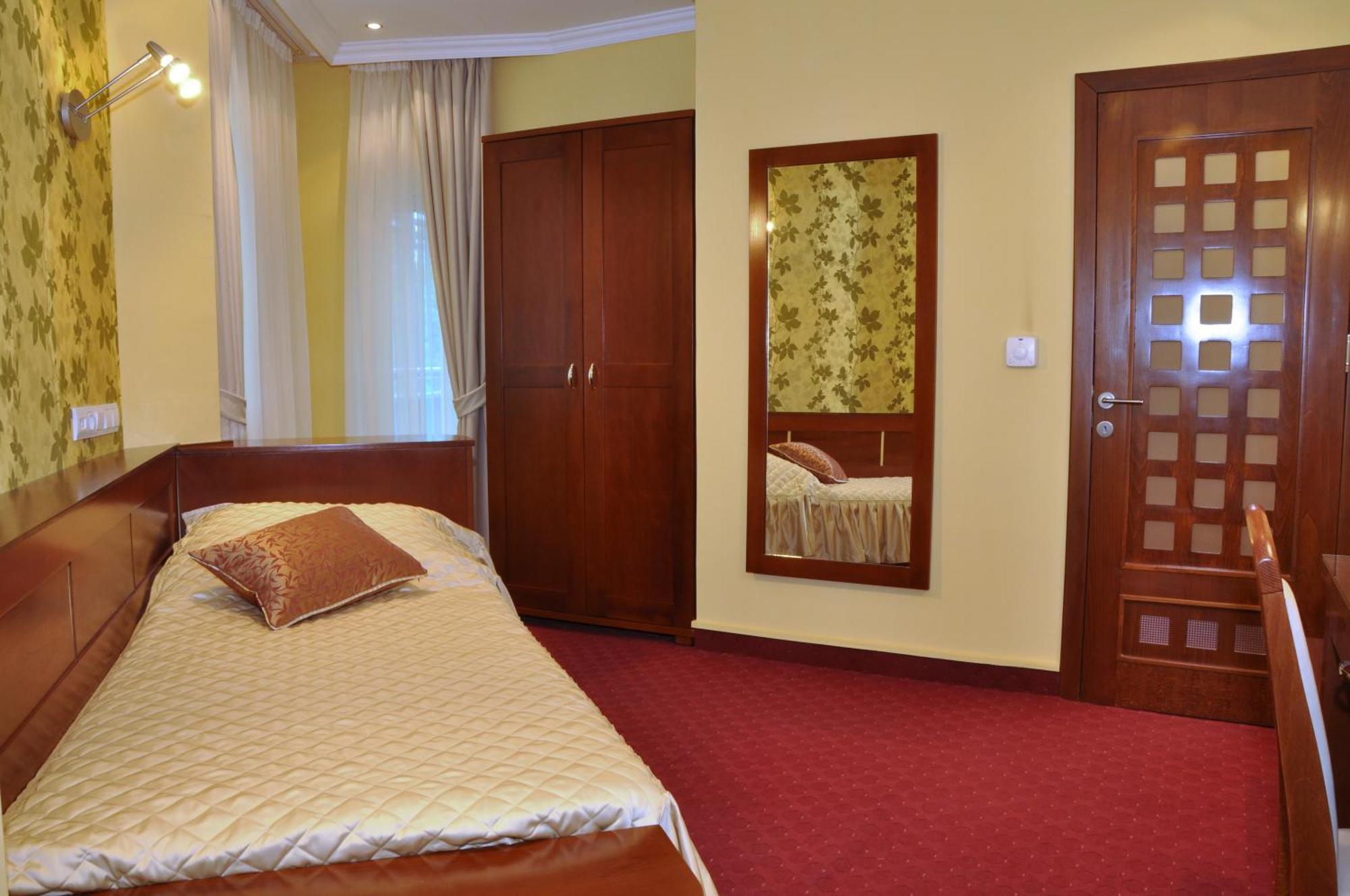 Hotel Botika Kraljevo Buitenkant foto